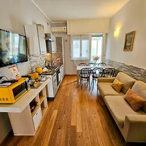 Baribello - 3 Bedrooms 3 Bathrooms - Station Apartament Bari